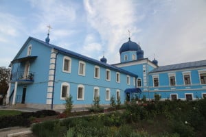 Митрополит Ириней с архипастырским визитом посетил Знаменский женский монастырь